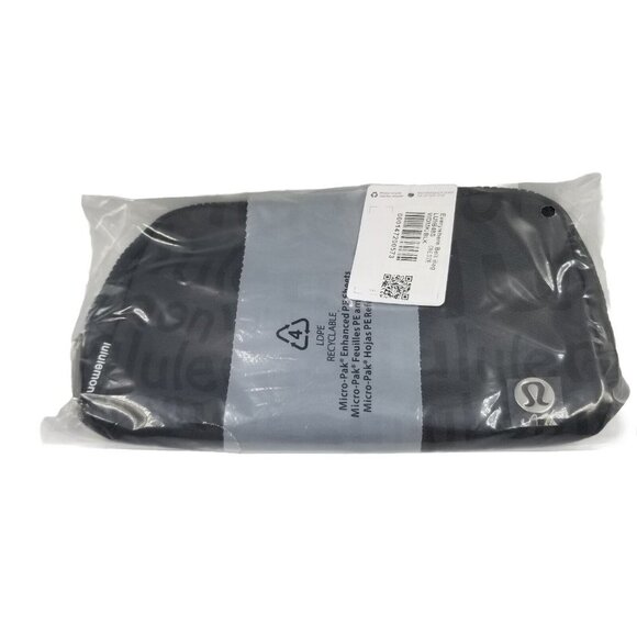 Lululemon 1L Everywhere Belt Bag Wobbly Woodmark Black NWT - Picture 2 of 7